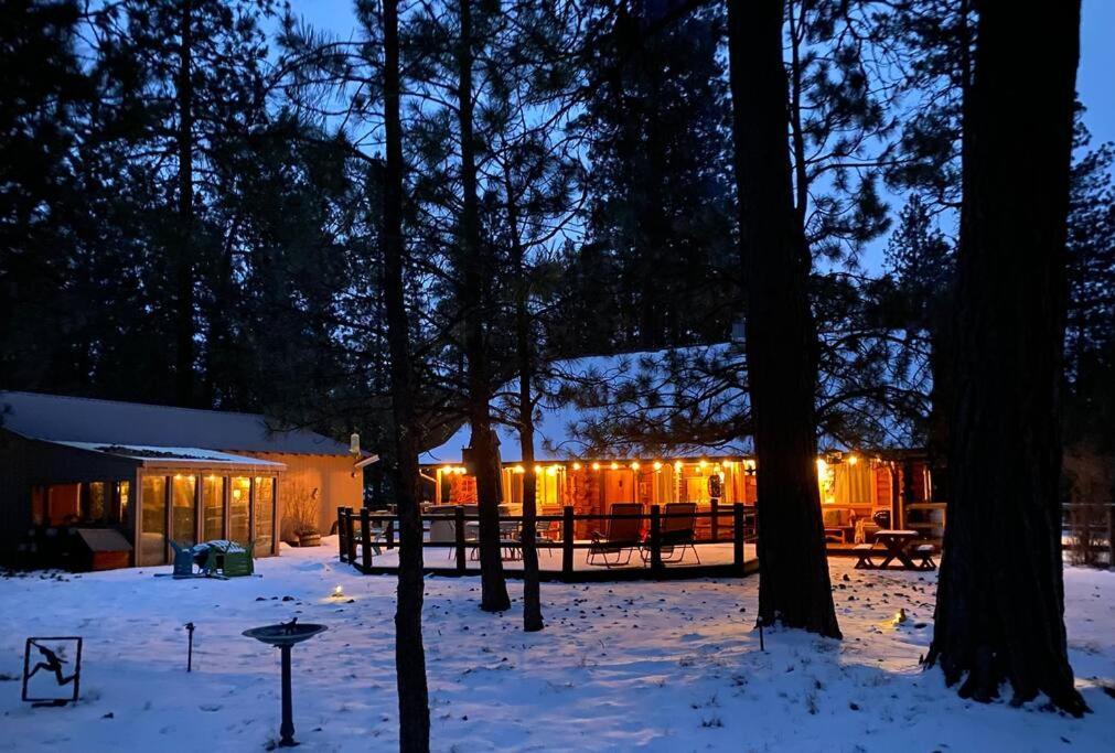 Beautiful Log Home Outside Of Sisters Bagian luar foto