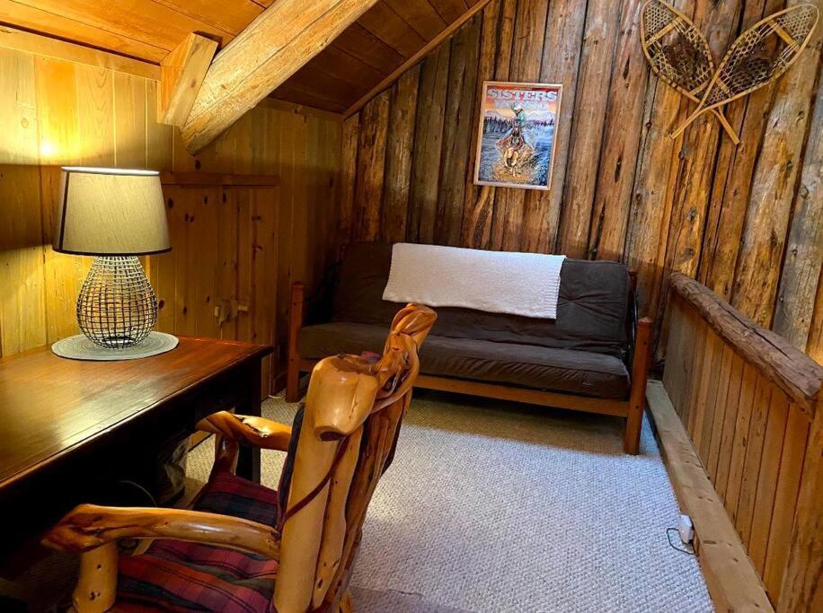 Beautiful Log Home Outside Of Sisters Bagian luar foto